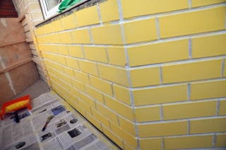 Как покрасить кирпичную стену? Техника покраски кирпичных стен